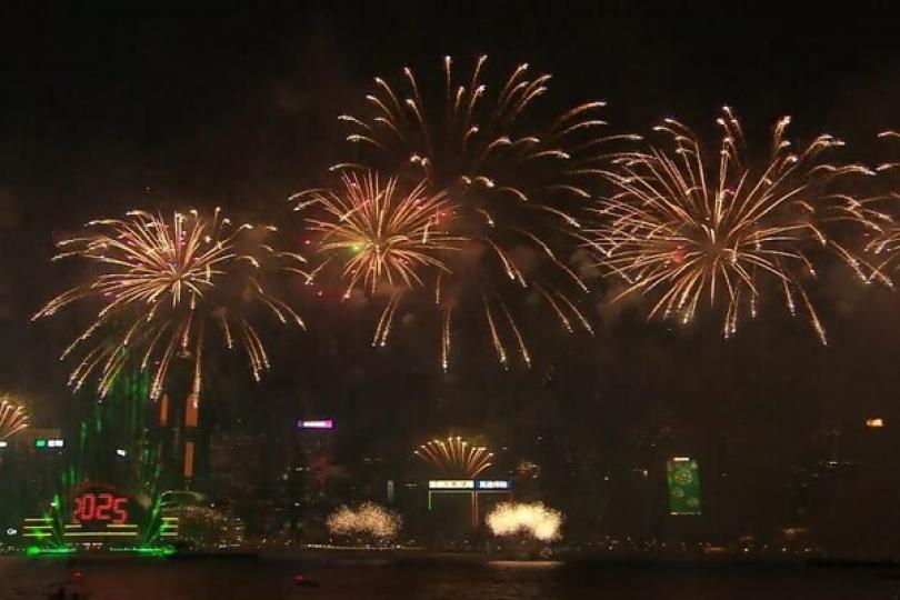 維港煙花匯演 喜迎2025年 維港煙花匯演 喜迎2025年