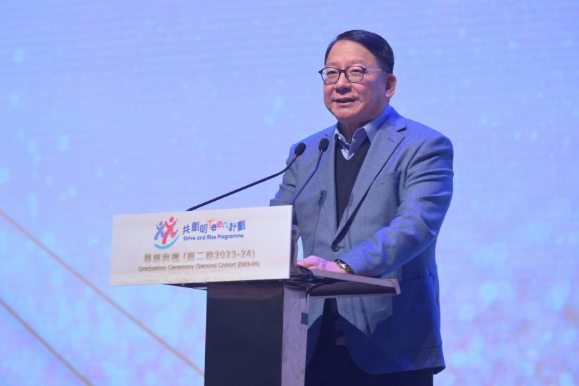 致辭:  陳國基主持共創明Teen計劃第二期畢業典禮並致辭。