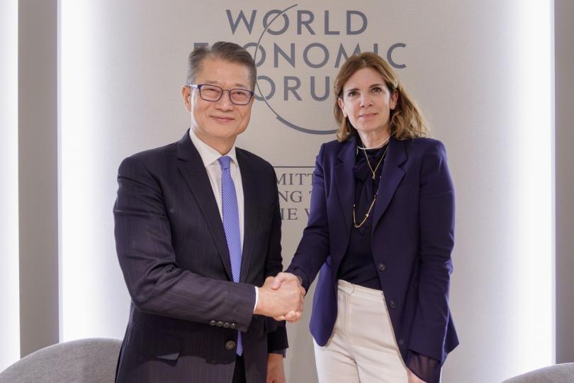 財金形勢:  陳茂波（左）與Daniela Stoffel會面，探討如何進一步加強合作。