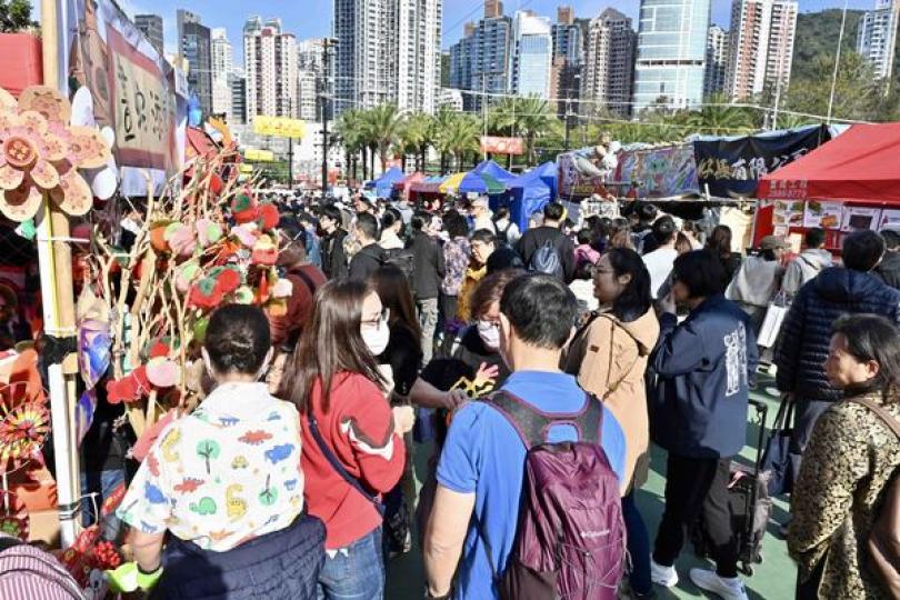 謝展寰:年宵市場錄逾百六萬人次 謝展寰:年宵市場錄逾百六萬人次