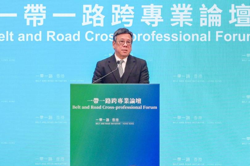 開拓機遇:  丘應樺在「一帶一路」跨專業論壇開幕式致辭。