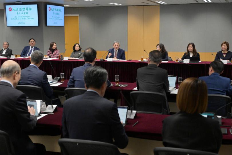 跟進: 卓永興(右四)主持地區治理專組第七次會議。 跟進: 卓永興(右四)主持地區治理專組第七次會議。