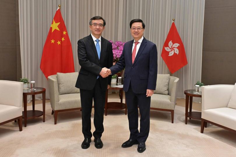 相見歡: 李家超(右)與羅東川會面。 相見歡: 李家超(右)與羅東川會面。
