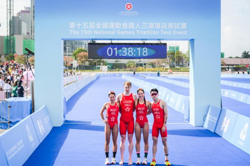 順利完成:  香港隊運動員在第15屆全國運動會鐵人三項項目測試賽混合接力賽奪得季軍。