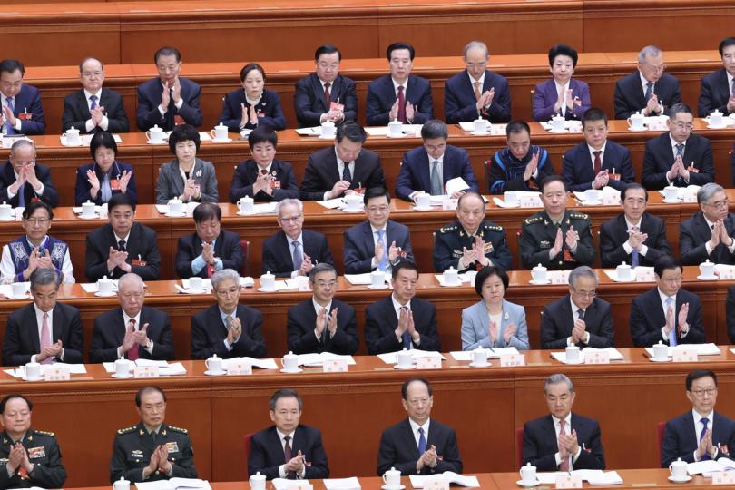 列席會議: 李家超(第三排中)在北京列席第十四屆全國人民代表大會第三次會議開幕會。 列席會議: 李家超(第三排中)在北京列席第十四屆全國人民代表大會第三次會議開幕會。