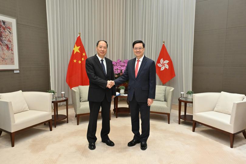 深化合作: 李家超(右)與陳岸明會面。 深化合作: 李家超(右)與陳岸明會面。