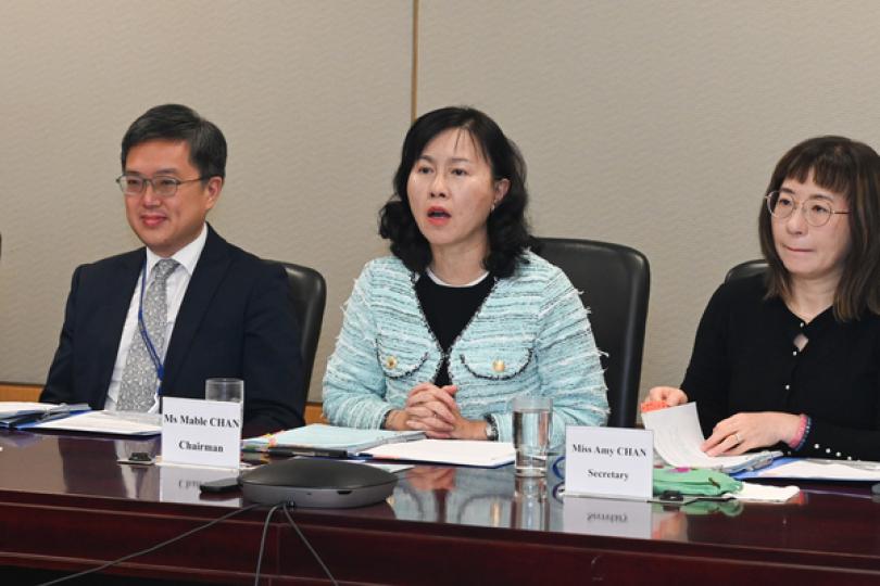 ​共商對策:  陳美寶（中）在會上聽取物流業界對美國濫施關稅的意見，並商討如何共同應對。