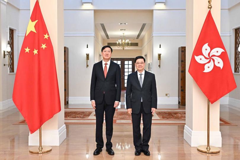 緊密合作: 李家超(右)在禮賓府與高志丹會面。 緊密合作: 李家超(右)在禮賓府與高志丹會面。