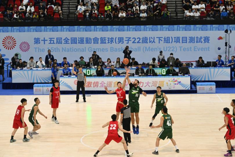 一較高下: 十五運會籃球(男子22歲以下組)項目測試賽在香港體育館進行。 一較高下: 十五運會籃球(男子22歲以下組)項目測試賽在香港體育館進行。