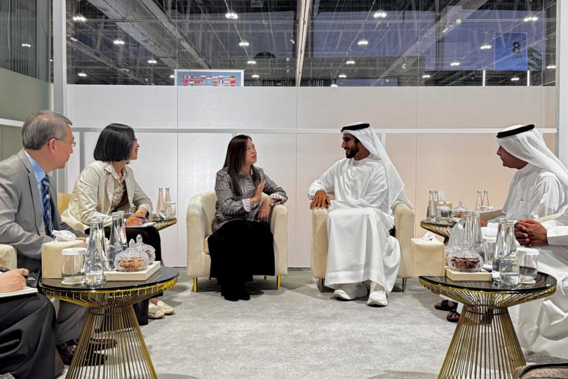 文化交流:  羅淑佩（中）與HE Mubarak Al Nakhi（右二）會面，期望與阿聯酋建立更緊密的文化聯繫。