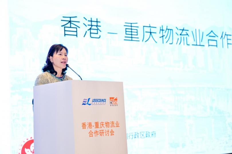 推廣優勢:  陳美寶在重慶出席香港---重慶物流業合作研討會暨交流午宴。