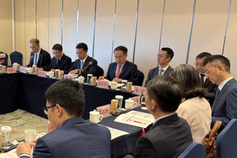 許正宇上海出席陸家嘴論壇研討會 許正宇上海出席陸家嘴論壇研討會