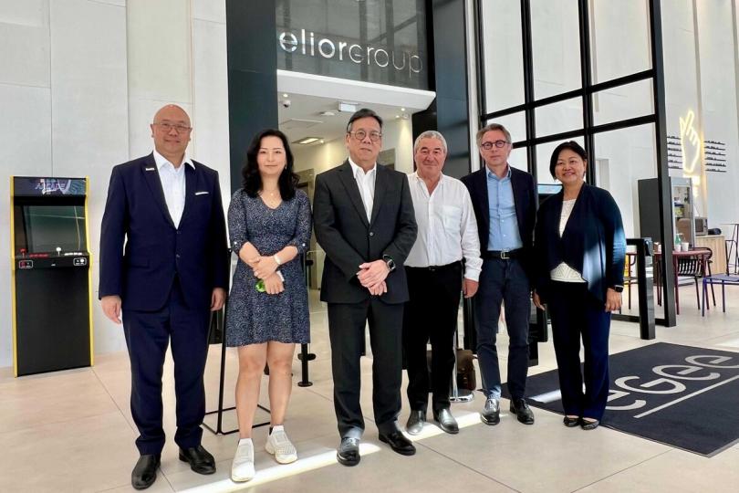 緊密合作:  丘應樺（左三）到訪Elior Group SA總部。