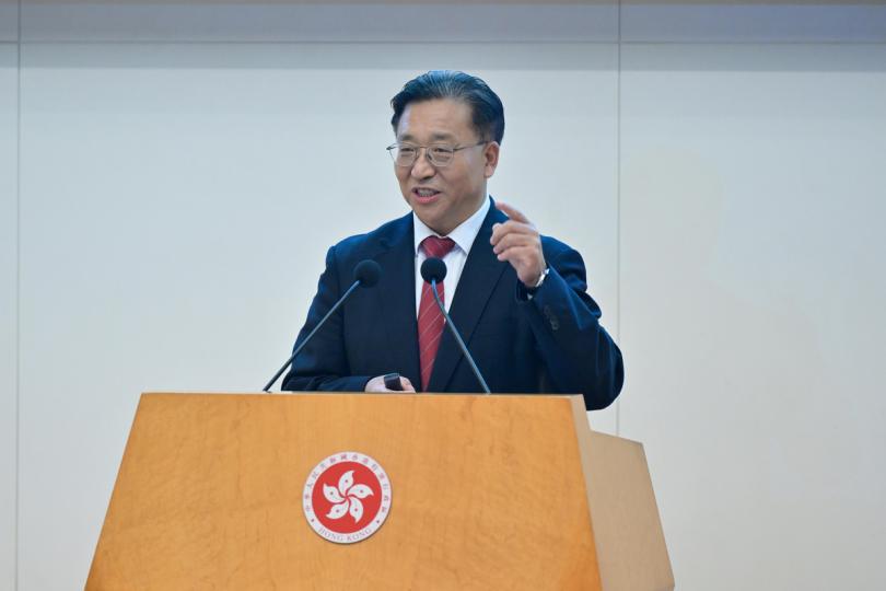 深入淺出:  崔建春主講2025年度國際形勢和中國外交專題報告會。