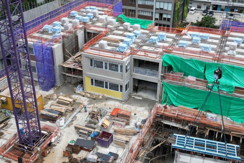 建築新法: 位於火炭的小學新校舍透過組裝合成技術建成,今年年初正式投入服務。 建築新法: 位於火炭的小學新校舍透過組裝合成技術建成,今年年初正式投入服務。