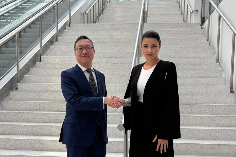 維護穩定:  林定國（左）與Elisa de Anda Madrazo會面。