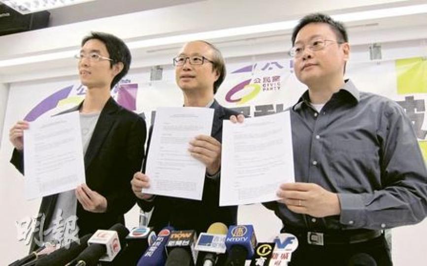 公民黨與政府就政改辯論達成共識，公民黨余冠威（左起）、黎廣德和陳家洛昨公布辯論細節，當日會有6條公眾提問。（何曉勤攝）