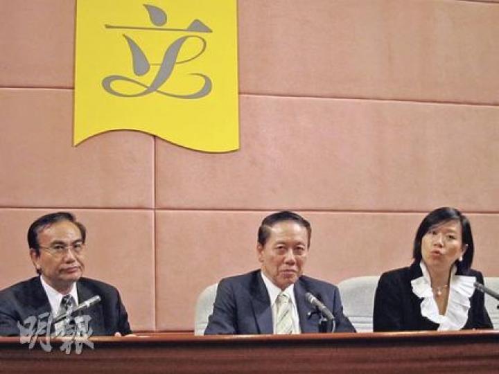專業會議建議「6．23」政改表決後，成立跨政黨平台討論政改發展，泛民和建制派均抱觀望態度。圖左起為劉秀成、何鍾泰和梁美芬。（陳雪玲攝）