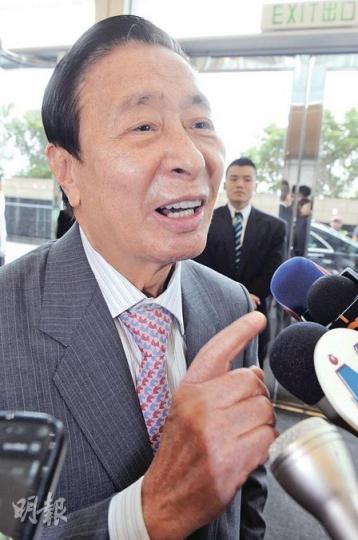 恒地主席李兆基昨以「無十足收成，都有點收成」形容天匯延期成交的交易。（劉焌陶攝）