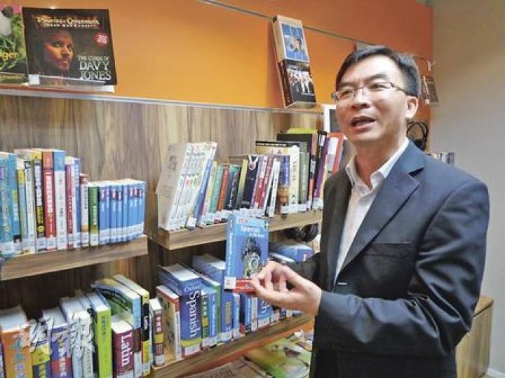 港專校長陳卓禧表示，校內的圖書館將改為創意活力學習中心，並設計新的多元學生活動室。（彭碧珊攝）