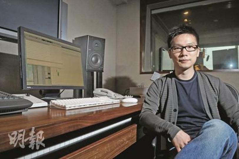 無論是古典音樂還是流行音樂，也難不了趙增熹。他中二至中六每年參加校際音樂節，以口風琴吹奏古典音樂，贏過兩三次冠軍。現時他也會用口風琴錄製口琴聲。（陳淑安攝）