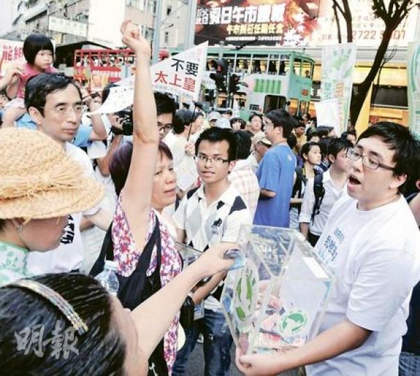 為反擊「黑箱作業」的指控，民主黨主席何俊仁表示將會印製刊物，解釋與北京談判、到支持政改方案的過程及心路歷程。（林振東攝）