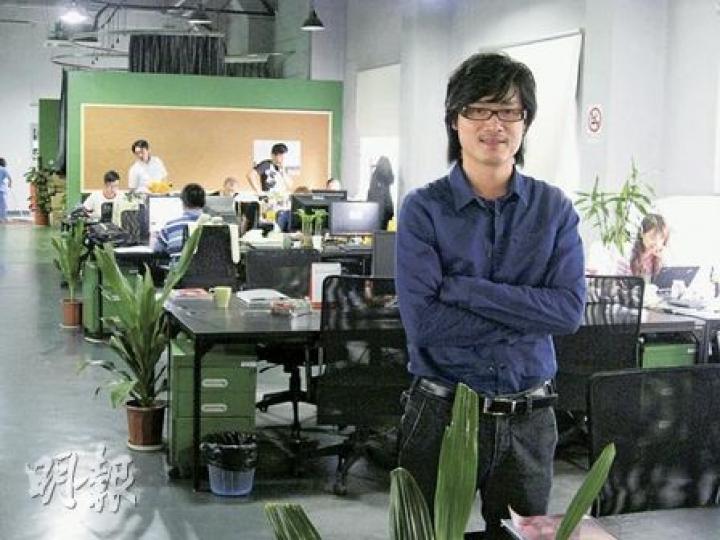 于正（圖）和他的團隊在工作室內設計及製作出動畫版《清明上河圖》。（陳小強攝）