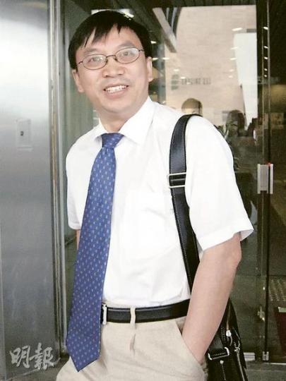 浸大中醫藥學院臨牀部高級講師彭增福(圖)稱,根據事主形容被告的推拿方法,被告不應觸及乳頭以下的位置,亦不可能會親吻事主。(黃靜雅攝) 浸大中醫藥學院臨牀部高級講師彭增福(圖)稱,根據事主形容被告的推拿方法,被告不應觸及乳頭以下的位置,亦不可能會親吻事主。(黃靜雅攝)