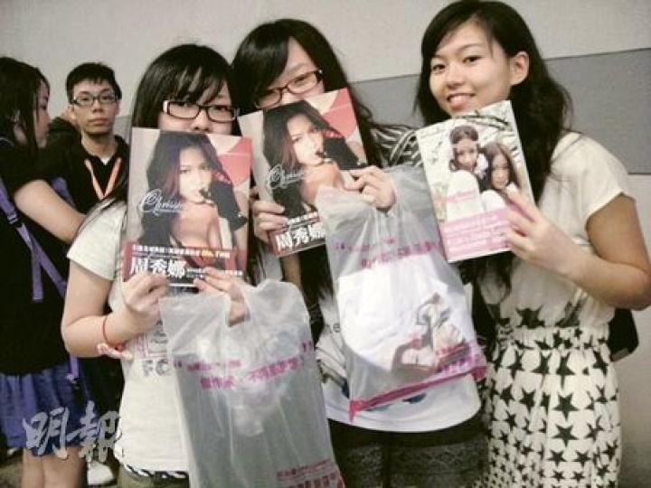 17歲的Sammi(右)曾想過當模 17歲的Sammi(右)曾想過當模