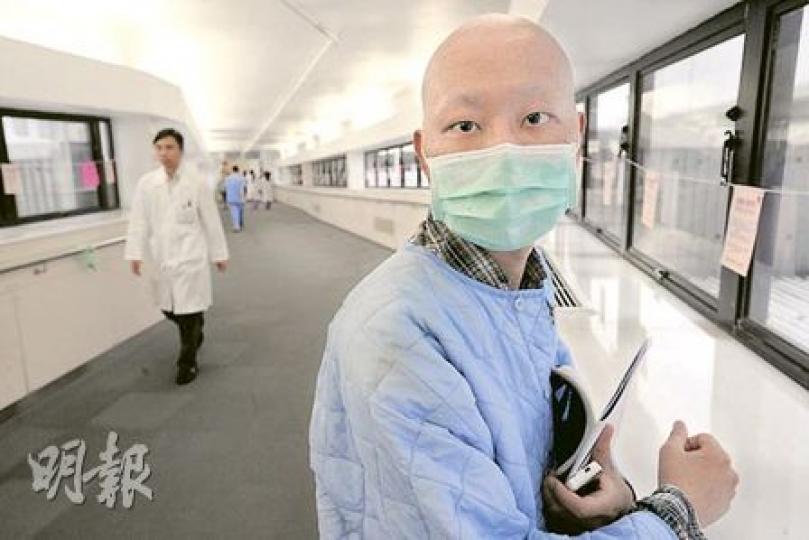 莊瑞熙(圖)兩年前證實患上血癌,經兩次移植骨髓後再次復發,他兩周前得悉內地有合適骨髓,由紅十字會負責統籌運送來港,但至今未有消息。他促請紅會加快運送骨髓程序,協助他及其他等候內地骨髓續命的病人。(尹錦恩攝) 莊瑞熙(圖)兩年前證實患上血癌,經兩次移植骨髓後再次復發,他兩周前得悉內地有合適骨髓,由紅十字會負責統籌運送來港,但至今未有消息。他促請紅會加快運送骨髓程序,協助他及其他等候內地骨髓續命的病人。(尹錦恩攝)