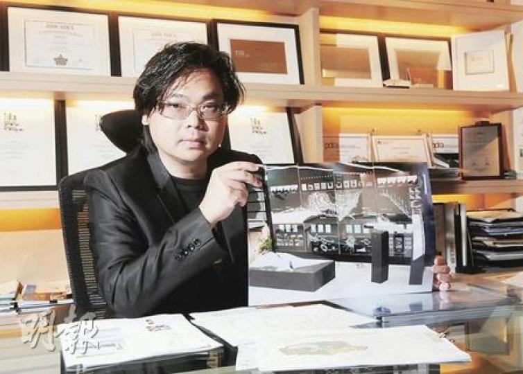 身兼市建局活化灣仔舊區專責委員會委員的何周禮，批評香港的骨灰龕場設計，影響市民的接納程度。（陳淑安攝）