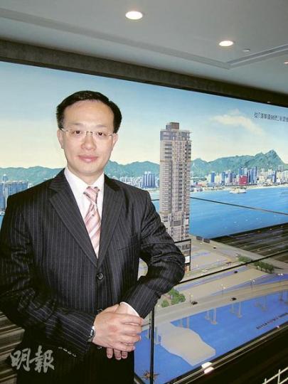 英皇余少洋表示,THE JAVA現只剩頂層36樓的2100餘方呎大戶仍未開價,但預告意向呎價將在2.2萬元或以上。(林可為攝) 英皇余少洋表示,THE JAVA現只剩頂層36樓的2100餘方呎大戶仍未開價,但預告意向呎價將在2.2萬元或以上。(林可為攝)