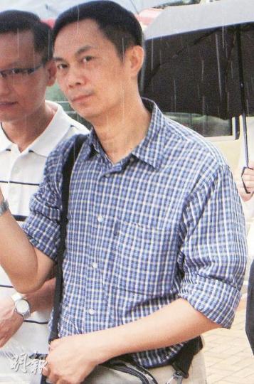 被告莫滿朝涉嫌去年兩度非禮只工作了一個月的印傭。事主聲稱曾被捏胸及吻胸,其後更被迫為被告口交。(梁雪怡攝) 被告莫滿朝涉嫌去年兩度非禮只工作了一個月的印傭。事主聲稱曾被捏胸及吻胸,其後更被迫為被告口交。(梁雪怡攝)
