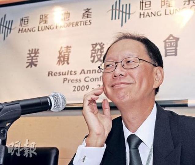 恒隆業績記者會上,主席陳啓宗讚董事總經理陳南祿(圖)對公司好有貢獻,陳南祿全場笑容滿面。(劉焌陶攝) 恒隆業績記者會上,主席陳啓宗讚董事總經理陳南祿(圖)對公司好有貢獻,陳南祿全場笑容滿面。(劉焌陶攝)
