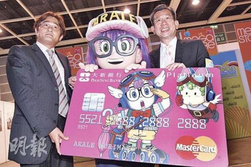 大新發行IQ博士系列信用卡,但只得小雲小吉同舊糞做信用卡封面,沒有IQ博士,圖右為大新銀行執行董事藍章華。(李紹昌攝) 大新發行IQ博士系列信用卡,但只得小雲小吉同舊糞做信用卡封面,沒有IQ博士,圖右為大新銀行執行董事藍章華。(李紹昌攝)