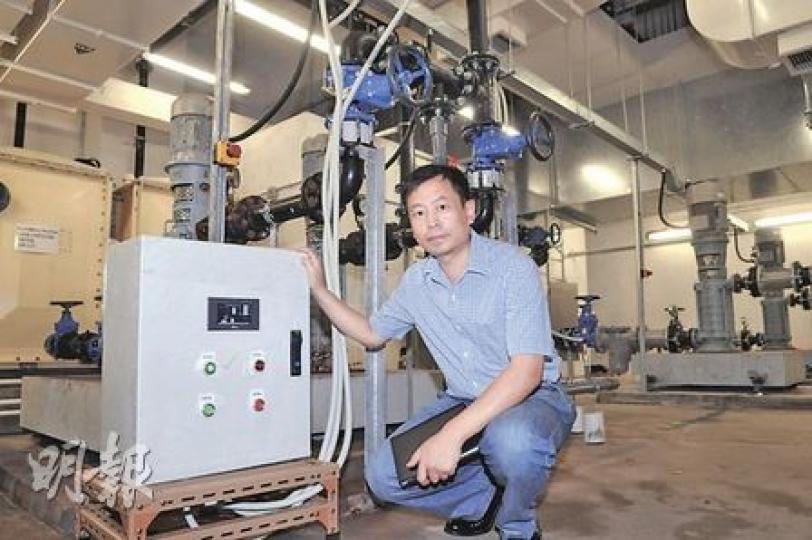 研發摩打系統節能的盈輝能源,董事楊治金(圖)表示,剛在科學園其中一幢大樓完成測試,可為大樓中央空調水泵慳電62%。(陳淑安攝) 研發摩打系統節能的盈輝能源,董事楊治金(圖)表示,剛在科學園其中一幢大樓完成測試,可為大樓中央空調水泵慳電62%。(陳淑安攝)