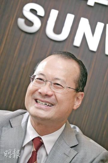蔡冠深有5名子女,他說每個「都咁惜」,而且會給予同等的教育機會,自己的人脈網絡亦會介紹給他們,至於效果如何,要看他們的努力。(陳智良攝) 蔡冠深有5名子女,他說每個「都咁惜」,而且會給予同等的教育機會,自己的人脈網絡亦會介紹給他們,至於效果如何,要看他們的努力。(陳智良攝)