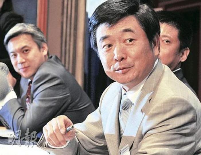 保利香港主席兼董事總經理雪明(中)在記者會上表示,下半年市場將有不確定的波動性,但推出更嚴厲的政策,或現調控政策退出的可能性都不大,有信心完成100億元人民幣的全年銷售目標。(劉焌陶攝) 保利香港主席兼董事總經理雪明(中)在記者會上表示,下半年市場將有不確定的波動性,但推出更嚴厲的政策,或現調控政策退出的可能性都不大,有信心完成100億元人民幣的全年銷售目標。(劉焌陶攝)