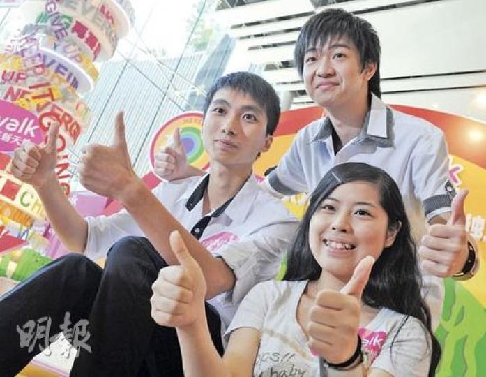 3名就讀天水圍循道衛理中學的應屆會考生阿深(左起)、蕭家豪和姚美婷,雖然各自遇上不同逆境和家庭壓力,但仍在困難中兼顧學業,望以平常心爭取成績,報答親恩。(劉焌陶攝) 3名就讀天水圍循道衛理中學的應屆會考生阿深(左起)、蕭家豪和姚美婷,雖然各自遇上不同逆境和家庭壓力,但仍在困難中兼顧學業,望以平常心爭取成績,報答親恩。(劉焌陶攝)