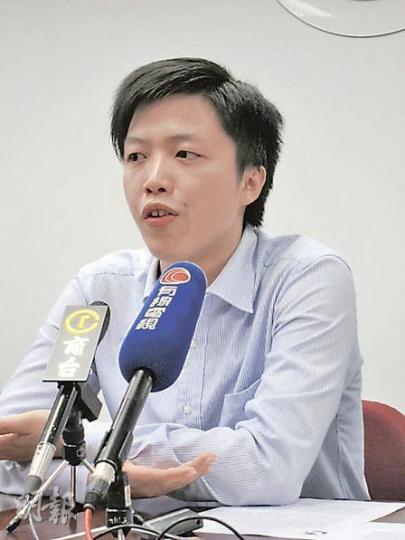 民主黨區議員梁里稱首次赴澳門即被拒入境,他直言此事令他不想再踏足澳門,除非是與其他黨友「闖關」。(陳雪玲攝) 民主黨區議員梁里稱首次赴澳門即被拒入境,他直言此事令他不想再踏足澳門,除非是與其他黨友「闖關」。(陳雪玲攝)