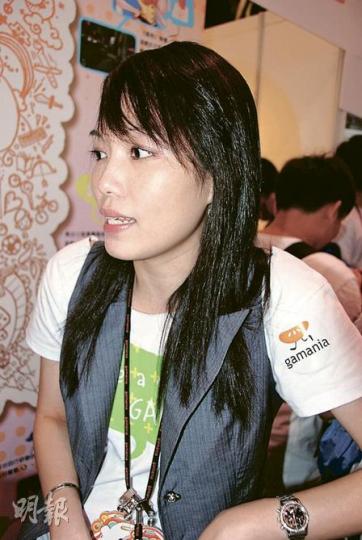 Gamania業務及行銷部經理劉敏慧表示,今年展覽首日即有人豪擲2.4萬元購買她們的產品。(歐文瀚攝)陳先生指今年因附近缺乏大檔吸引人流,連帶他的檔攤生意亦遜色不少。(歐文瀚攝) Gamania業務及行銷部經理劉敏慧表示,今年展覽首日即有人豪擲2.4萬元購買她們的產品。(歐文瀚攝)陳先生指今年因附近缺乏大檔吸引人流,連帶他的檔攤生意亦遜色不少。(歐文瀚攝)