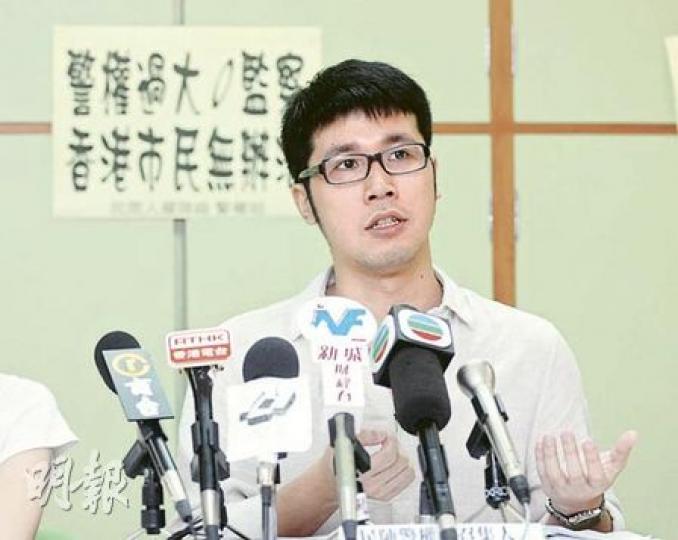 民陣警權組召集人王浩賢批評,律政司用刑罰較輕的《警隊條例》檢控Amina,做法已經有錯。(陳淑安攝) 民陣警權組召集人王浩賢批評,律政司用刑罰較輕的《警隊條例》檢控Amina,做法已經有錯。(陳淑安攝)