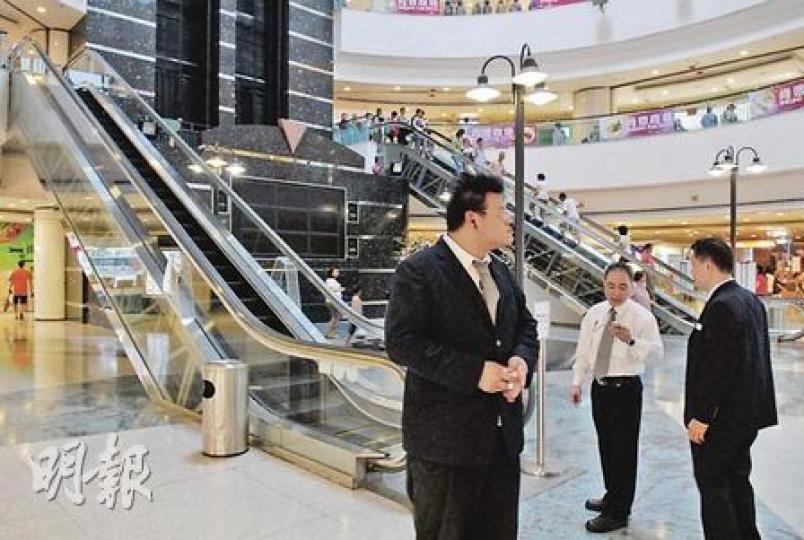 涉事扶手電梯事後停止運作,等候檢查。(李銘攝) 涉事扶手電梯事後停止運作,等候檢查。(李銘攝)