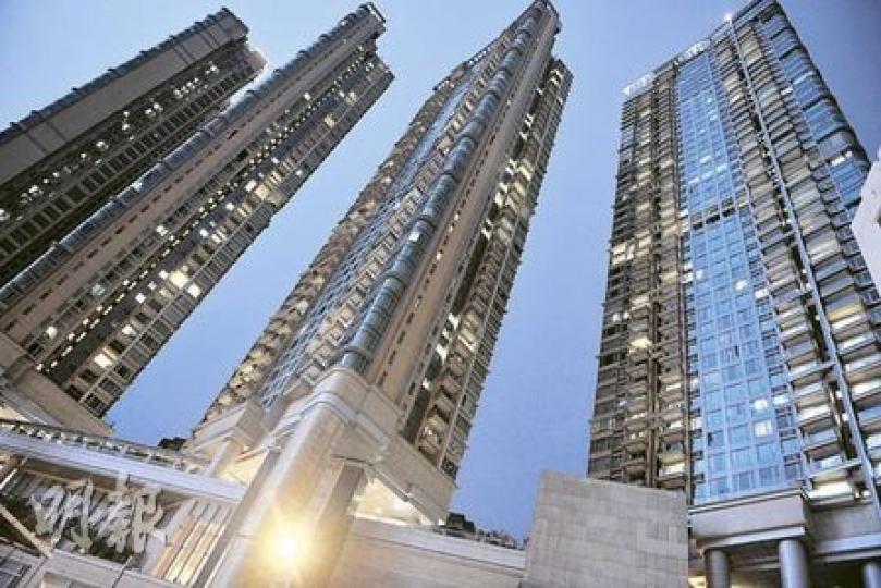 西九龍曼克頓山的管理公司願意公布公共設施耗電數據,每年每戶平均公用耗電量達6834度。綠色和平批評不肯公開數據的屋苑,懷疑這些私人屋苑的公用耗電量更嚴重。(朱永倫攝) 西九龍曼克頓山的管理公司願意公布公共設施耗電數據,每年每戶平均公用耗電量達6834度。綠色和平批評不肯公開數據的屋苑,懷疑這些私人屋苑的公用耗電量更嚴重。(朱永倫攝)