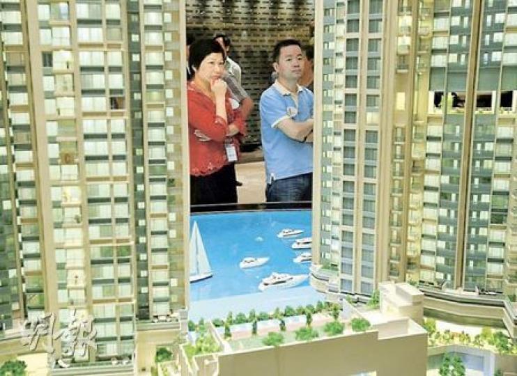 鴨脷洲「南灣」昨天繼續推售及新加推單位,該樓盤設於中環國金中心一期售樓處及示範單位,仍常有準買家到場參觀。(葉漢華攝) 鴨脷洲「南灣」昨天繼續推售及新加推單位,該樓盤設於中環國金中心一期售樓處及示範單位,仍常有準買家到場參觀。(葉漢華攝)