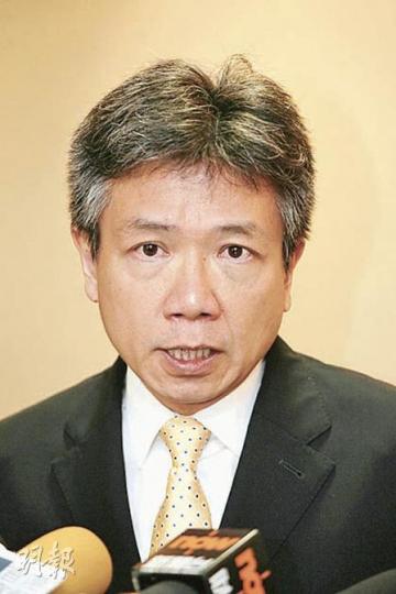西九文化區管理局諮詢會主席張仁良表示,是次公眾諮詢不是「選美」,不是選出勝利者,而是糅合市民對3個設計概念圖的意見,由中標公司設計最終圖則。(郭慶輝攝) 西九文化區管理局諮詢會主席張仁良表示,是次公眾諮詢不是「選美」,不是選出勝利者,而是糅合市民對3個設計概念圖的意見,由中標公司設計最終圖則。(郭慶輝攝)
