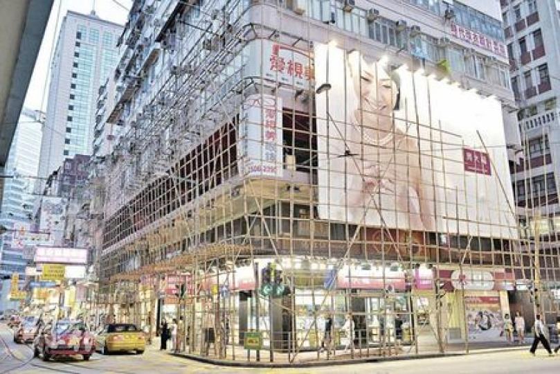 鄧成波剛以逾3.5億元沽出銅鑼灣軒尼詩道泰港大廈商舖,物業現由國美電器及愛視美租用。(朱永倫攝) 鄧成波剛以逾3.5億元沽出銅鑼灣軒尼詩道泰港大廈商舖,物業現由國美電器及愛視美租用。(朱永倫攝)