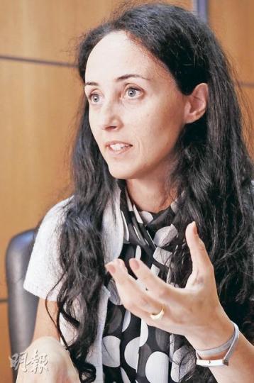 Simona Paravani認為,歐美減赤措施如何影響經濟增長,實在難以估計,相信下半年股市持續大幅波動。(張智超攝) Simona Paravani認為,歐美減赤措施如何影響經濟增長,實在難以估計,相信下半年股市持續大幅波動。(張智超攝)