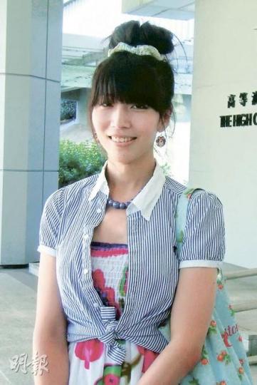 打扮入時的阿Mo說2008年做變性手術前,當時公司百多名同事還一起簽名給她慰問卡,覺得香港人很包容她們。(陳穎璇攝) 打扮入時的阿Mo說2008年做變性手術前,當時公司百多名同事還一起簽名給她慰問卡,覺得香港人很包容她們。(陳穎璇攝)