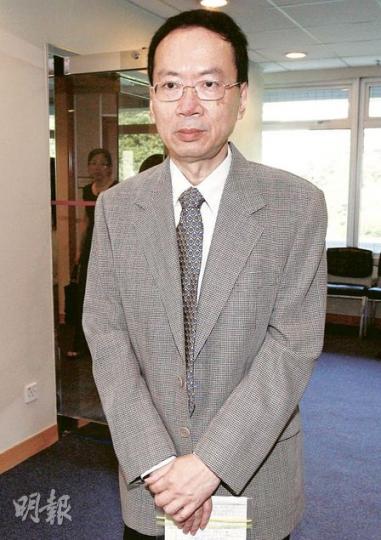 兒科專科醫生林金滔因錯誤給予病人服藥指示,昨日在醫務聆訊中被裁定專業失德。(李紹昌攝)林金滔於1975年取得內外全科醫學士,92年獲兒科專科資格。其診所助理於淘大花園醫務所給予病人陳冬梅錯誤服藥指示,令病人服食後昏睡6小時。(葉漢華攝) 兒科專科醫生林金滔因錯誤給予病人服藥指示,昨日在醫務聆訊中被裁定專業失德。(李紹昌攝)林金滔於1975年取得內外全科醫學士,92年獲兒科專科資格。其診所助理於淘大花園醫務所給予病人陳冬梅錯誤服藥指示,令病人服食後昏睡6小時。(葉漢華攝)